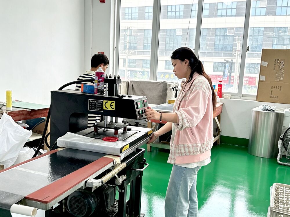 LOCACRYSTAL Pujiang hot-press station bonding hot-fix rhinestone trim — heat plate at 180°C for 15 seconds
