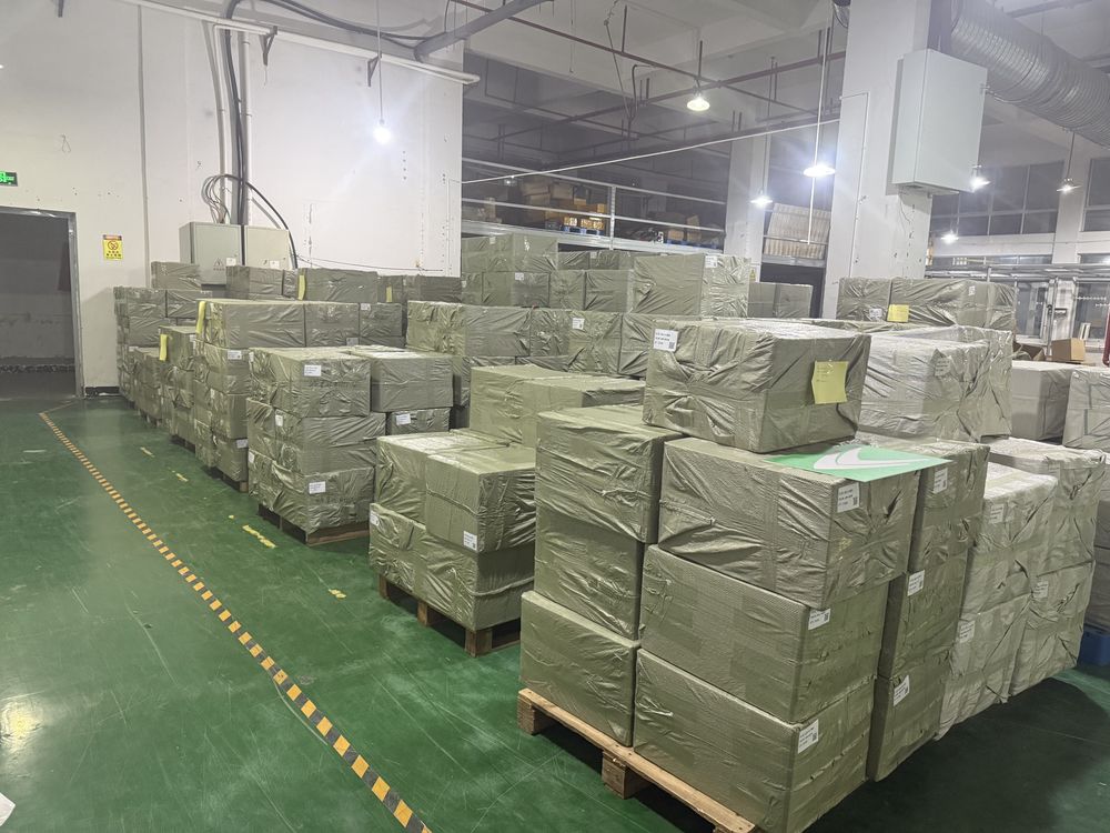 LOCACRYSTAL Pujiang warehouse with palletized rhinestone trim cartons staged in uniform rows