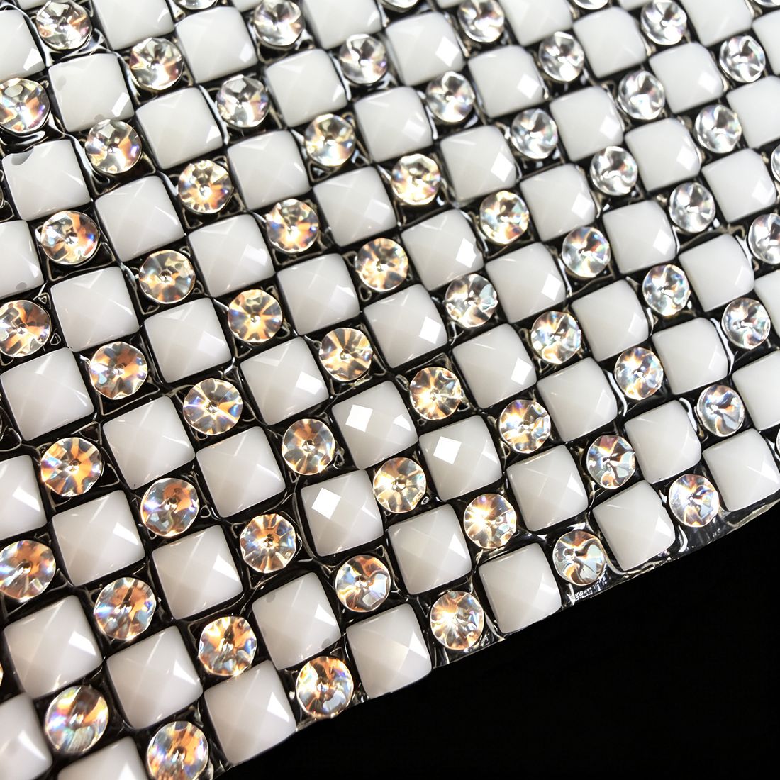 Rhinestone + resin crystal mesh detail · 钻+树脂局部特写