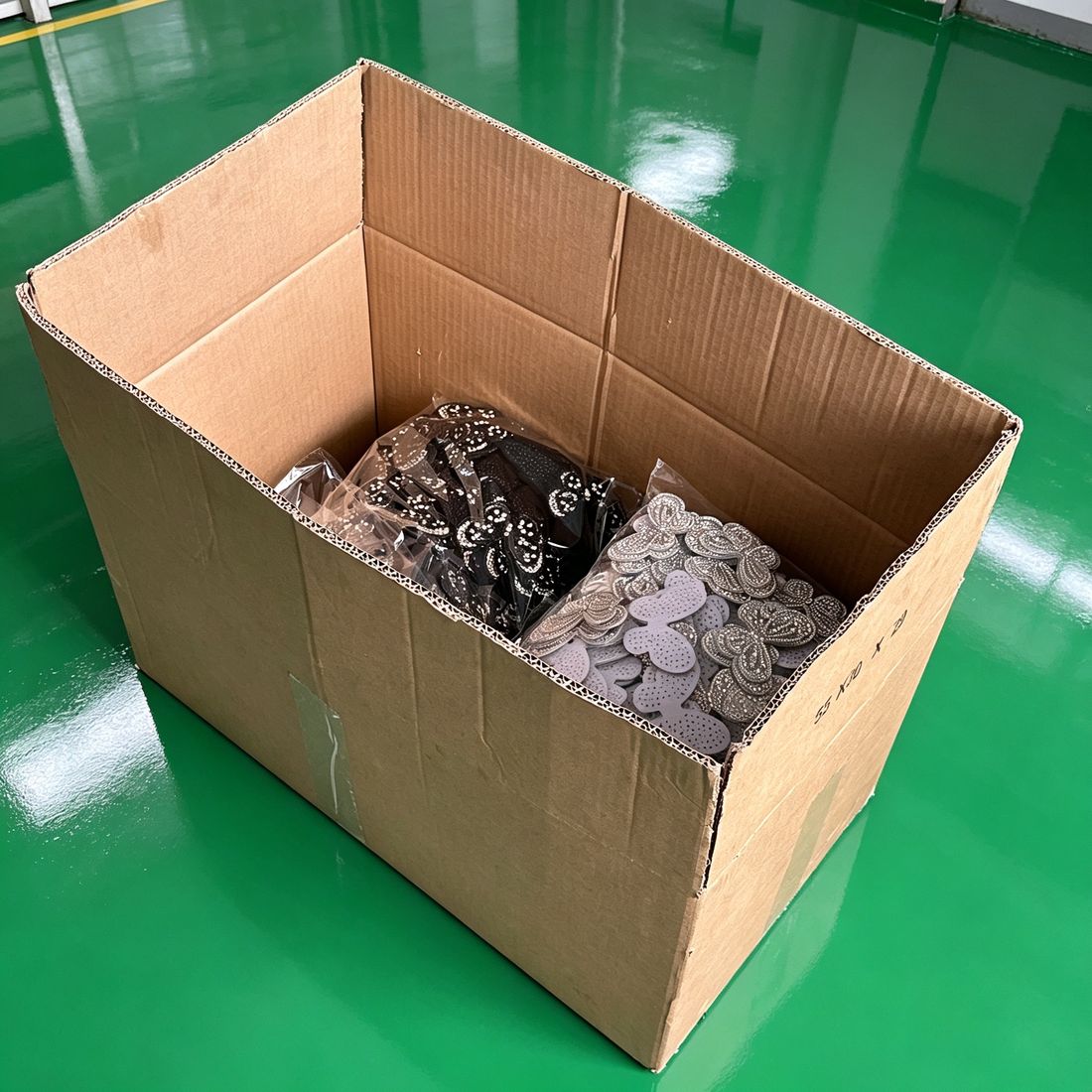 LOCACRYSTAL Diamond Flower butterfly motifs packed in bulk carton ready for wholesale shipment